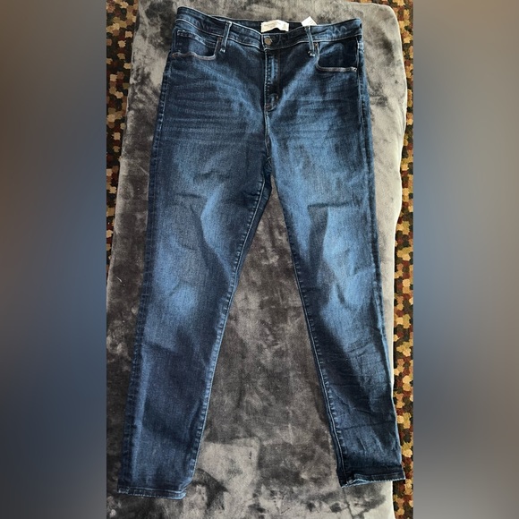 Abercrombie & Fitch The Super Skinny High Rise Jean Size 32 (14 Regular) - Picture 11 of 11